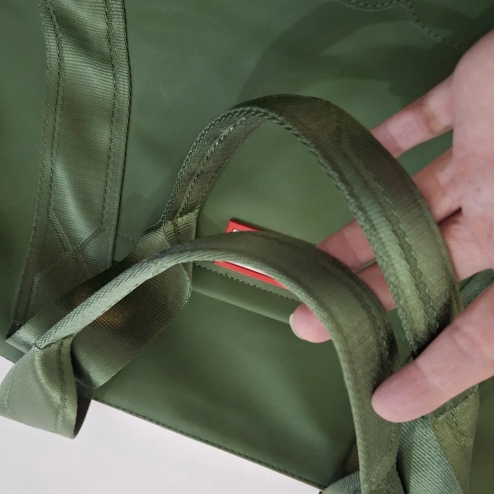 Hunter for Target Green Oversized Zipper Overnight Tote Bag Carryon‎